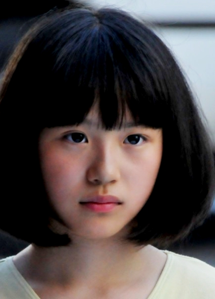 全球热恋弹钢琴女孩