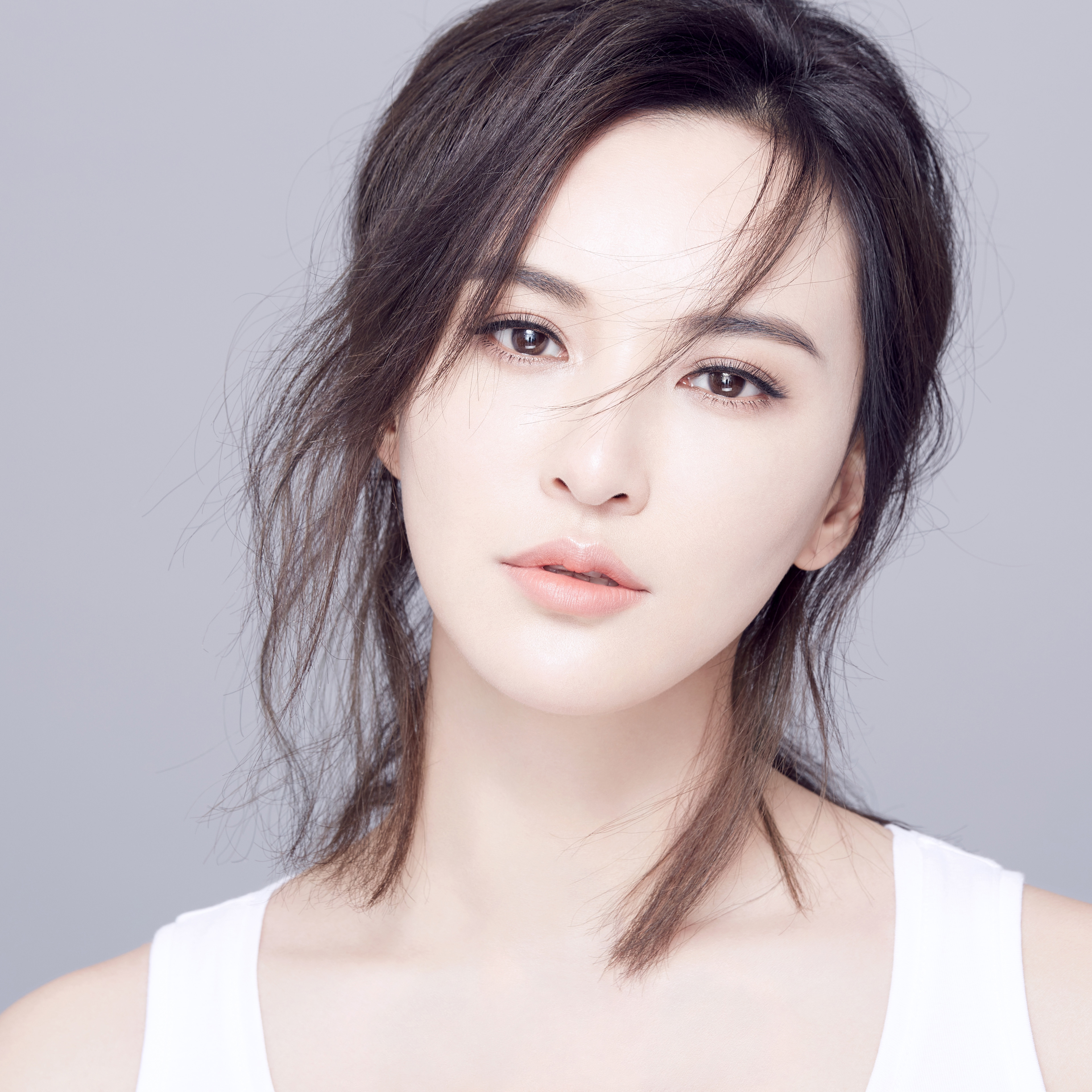 戒烟不戒酒性感女秘书